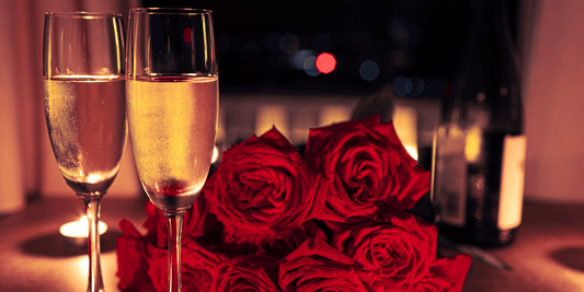 Two glasses of prosecco and red roses